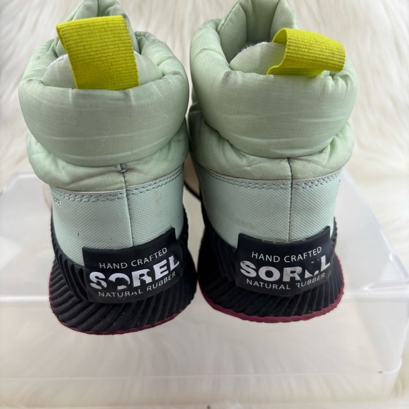 Sorel Out N About Puffy Zip up Light Green Quilted Boots - Picture 3 of 12